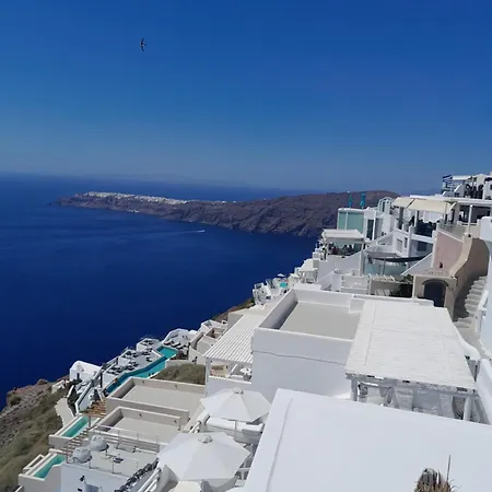 Spiliotica On The Cliff إيميروفيغلي