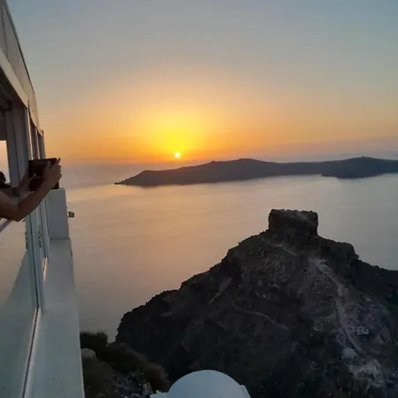 Spiliotica On The Cliff * Imerovigli (Santorini)