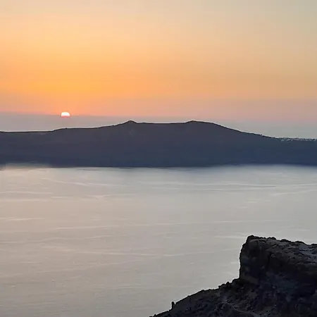 Spiliotica On The Cliff Imerovigli (Santorini)